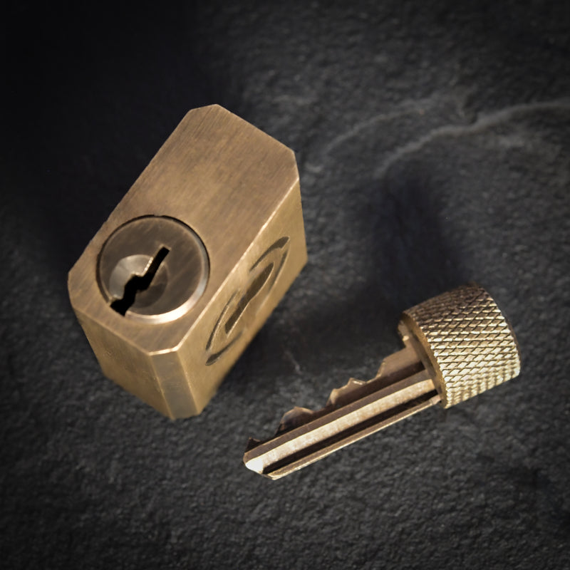 Cut away lock Spool pins